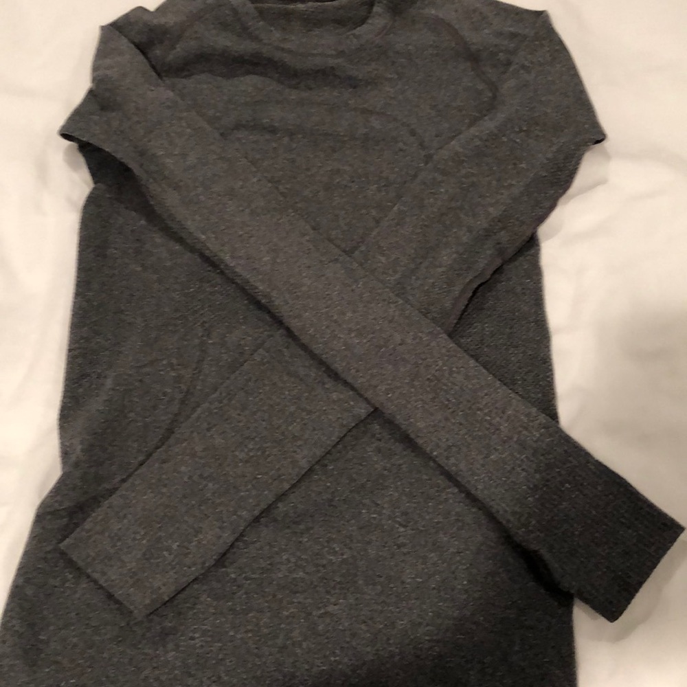 athletic clothes - Picture 2 of 7